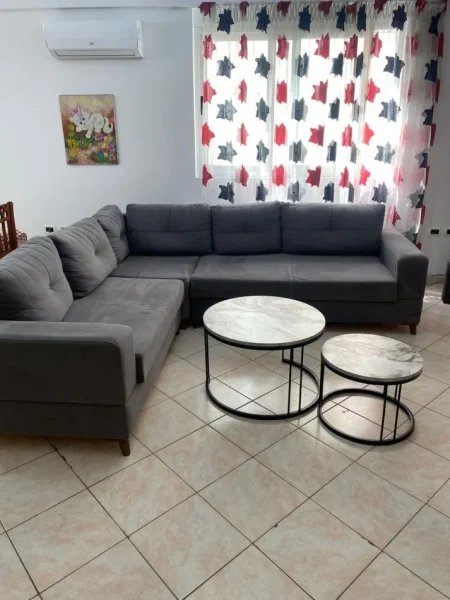 Tirane, jepet me qera Kati 2, 120 m² 1.300 € ( JEPET ME QERA SUPER APARTAMENT 2+1+2 BALLKONE NE BLLOK NE ZEMER TE TIRANES I PËRSHTATSHËM PËR ZYRA)