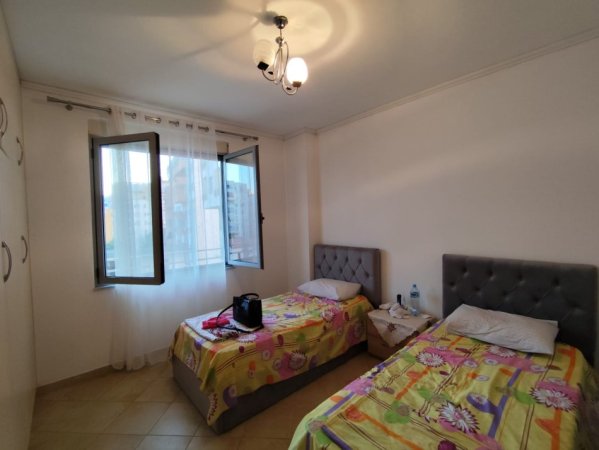 jepet me qera apartament,  450 € (yzberisht)