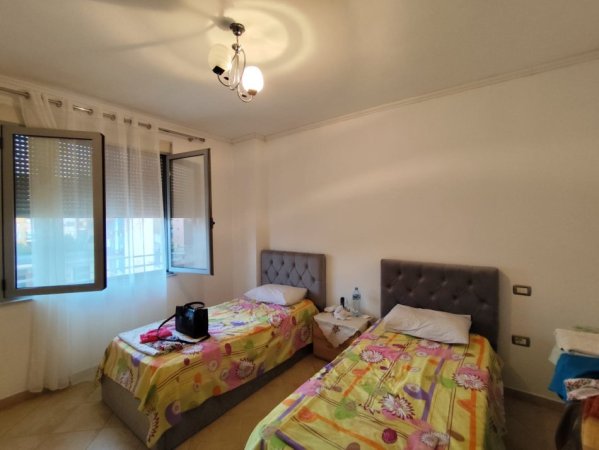jepet me qera apartament,  450 € (yzberisht)