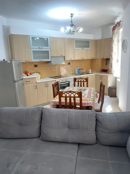 Tirane, jepet me qera Kati 2, 120 m² 1.300 € ( JEPET ME QERA SUPER APARTAMENT 2+1+2 BALLKONE NE BLLOK NE ZEMER TE TIRANES I PËRSHTATSHËM PËR ZYRA)