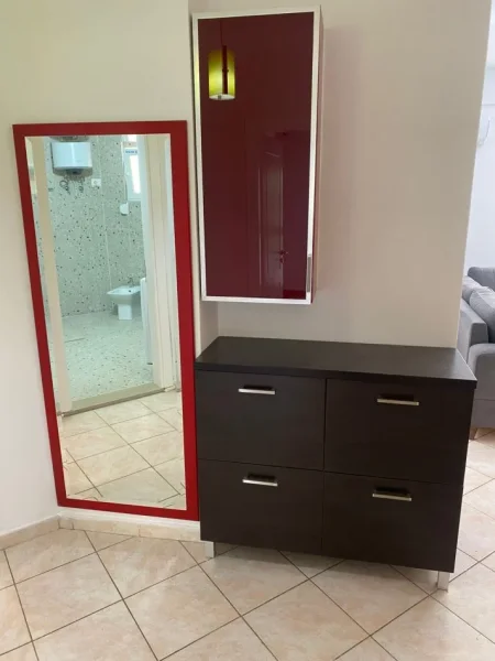 Tirane, jepet me qera Kati 2, 120 m² 1.300 € ( JEPET ME QERA SUPER APARTAMENT 2+1+2 BALLKONE NE BLLOK NE ZEMER TE TIRANES I PËRSHTATSHËM PËR ZYRA)