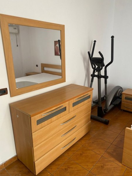 Tirane, jepet me qera Kati 2, 120 m² 1.300 € ( JEPET ME QERA SUPER APARTAMENT 2+1+2 BALLKONE NE BLLOK NE ZEMER TE TIRANES I PËRSHTATSHËM PËR ZYRA)