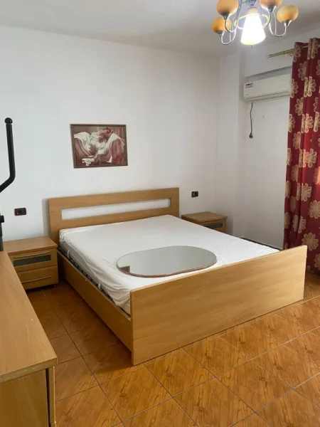 Tirane, jepet me qera Kati 2, 120 m² 1.300 € ( JEPET ME QERA SUPER APARTAMENT 2+1+2 BALLKONE NE BLLOK NE ZEMER TE TIRANES I PËRSHTATSHËM PËR ZYRA)