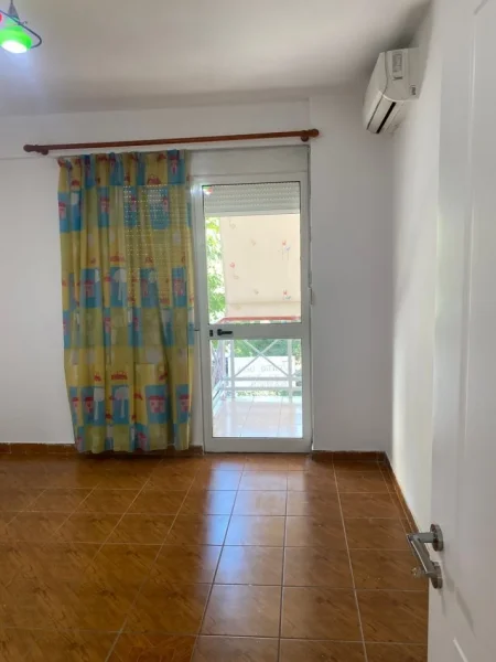 Tirane, jepet me qera Kati 2, 120 m² 1.300 € ( JEPET ME QERA SUPER APARTAMENT 2+1+2 BALLKONE NE BLLOK NE ZEMER TE TIRANES I PËRSHTATSHËM PËR ZYRA)