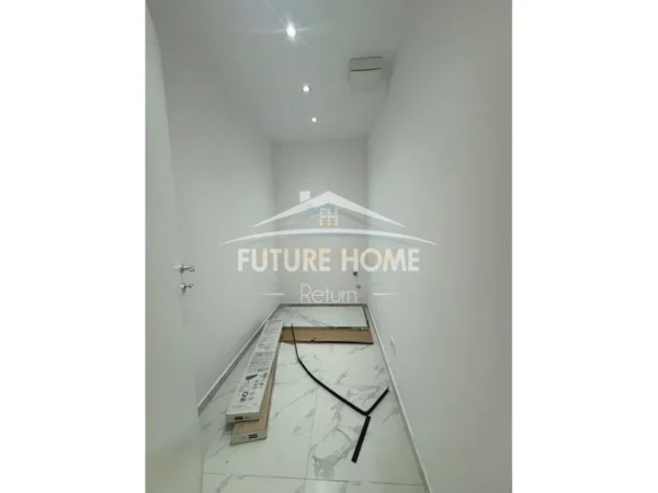 Tirane, jepet me qera apartament 3+1 Kati 3, 152 m² 700 € , Return54179