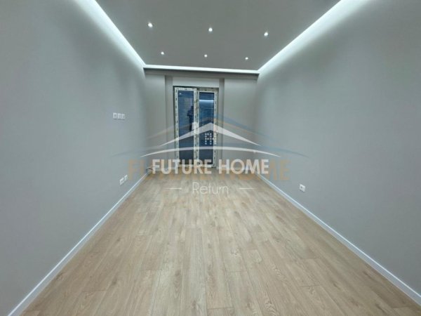 Tirane, jepet me qera apartament 3+1 Kati 3, 152 m² 700 € , Return54179