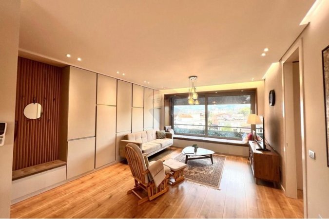 Tirane, jepet me qera apartament 2+1 , 120 m² 1.200 € (Ambasada Amerikane)