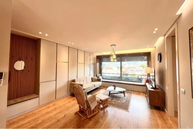 Tirane, jepet me qera apartament 2+1 , 120 m² 1.200 € (Ambasada Amerikane)