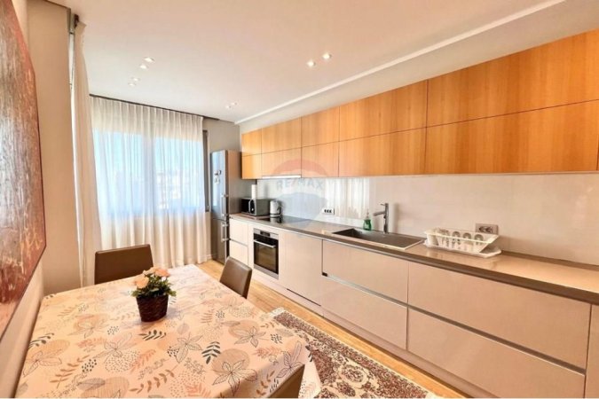 Tirane, jepet me qera apartament 2+1 , 120 m² 1.200 € (Ambasada Amerikane)