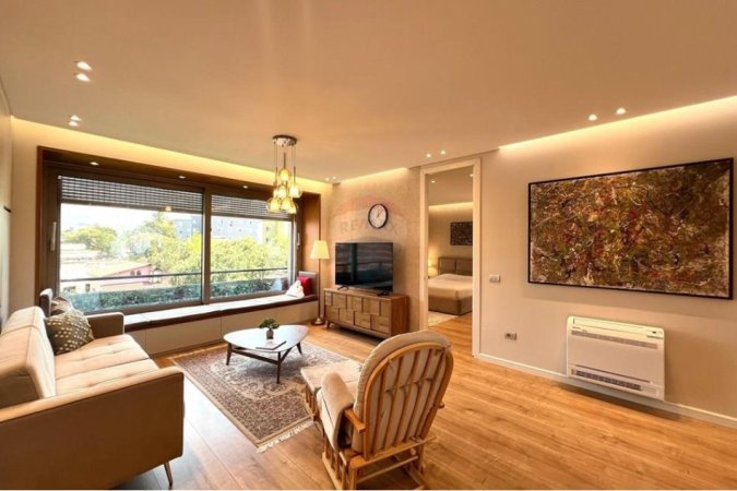 Tirane, jepet me qera apartament 2+1 , 120 m² 1.200 € (Ambasada Amerikane)