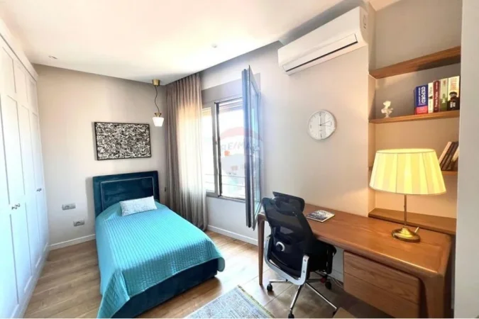 Tirane, jepet me qera apartament 2+1 , 120 m² 1.200 € (Ambasada Amerikane)
