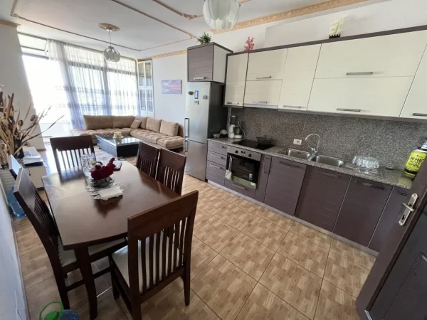 Tirane, shitet apartament 2+1+Ballkon Kati 7, 78 m² 95.000 € (Bulevardi blu)