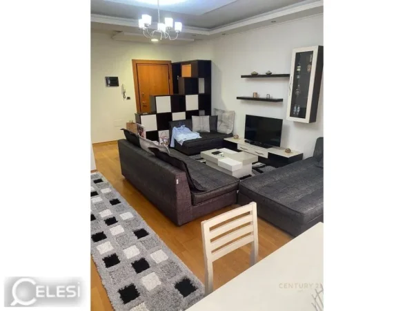Tirane, jepet me qera apartament 2+1+Ballkon Kati 5, 97 m² 650 € (QYTET STUDENTI)