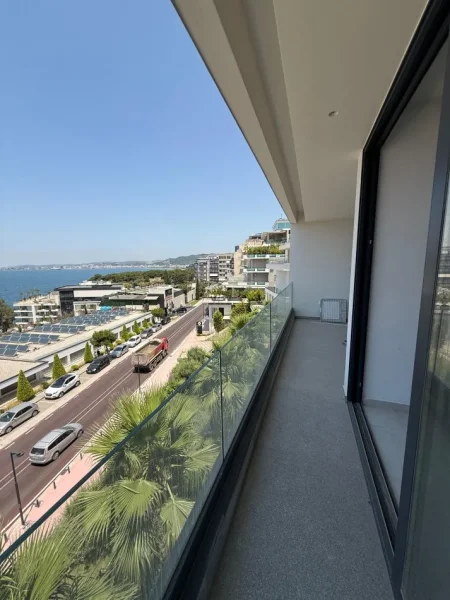 Vlore - Lungomare, shitet apartament 1+1+Ballkon , 280.000 € 