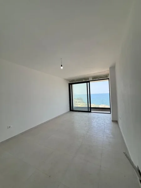 Vlore - Lungomare, shitet apartament 1+1+Ballkon , 280.000 € 