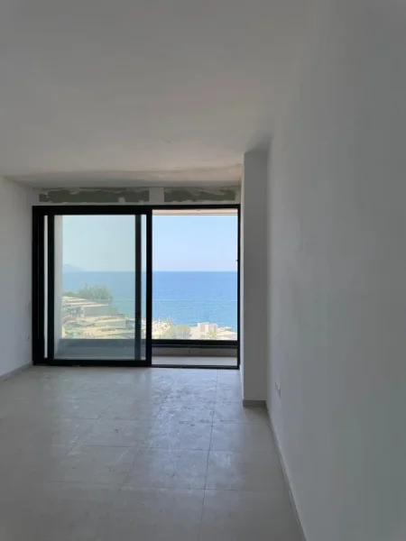 Vlore - Lungomare, shitet apartament 1+1+Ballkon , 280.000 € 
