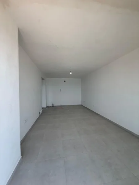 Vlore - Lungomare, shitet apartament 1+1+Ballkon , 280.000 € 