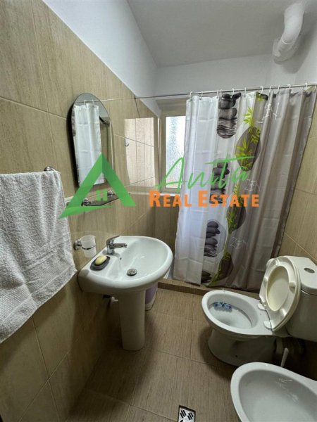 Tirane, jepet me qera apartament 2+1+Ballkon Kati 2, 70 m² 600 € (Rruga e Durresit)