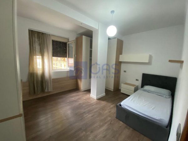 Tirane, jepet me qera apartament 2+1+Aneks+Ballkon Kati 3, 97 m² 650 € (Rruga Sulejman Delvina)