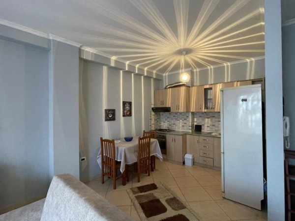 Tirane, jepet me qera apartament 1+1+Ballkon Kati 7, 70 m² 450 € (Yzberisht, Fitness Unik)