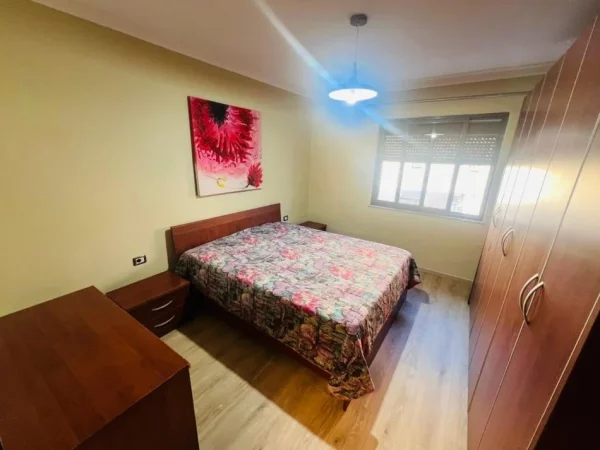 Tirane, jepet me qera apartament 2+1 Kati 4, 70 m² 600 € (Rr kosovareve)