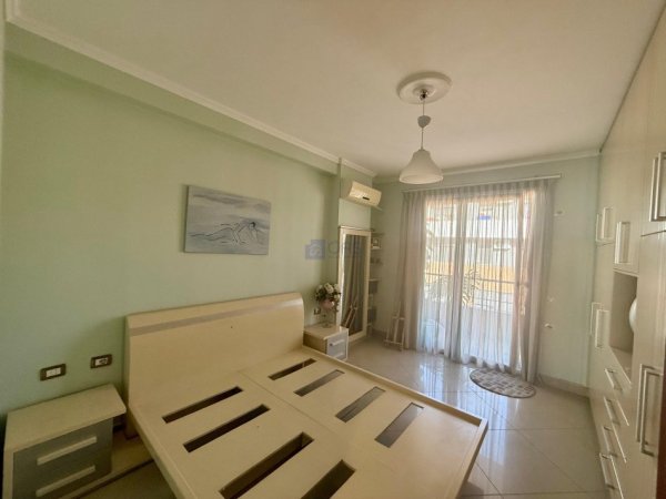 Tirane, jepet me qera apartament 2+1+Aneks+Ballkon Kati 8, 110 m² 600 € (Rruga Aleksandri i Madh)