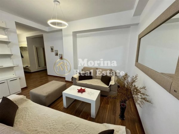 Tirane, jepet me qera apartament 3+1 Kati 5, 120 m² 1.000 € (Liqeni i Thate)