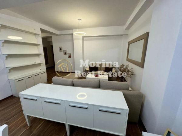 Tirane, jepet me qera apartament 3+1 Kati 5, 120 m² 1.000 € (Liqeni i Thate)