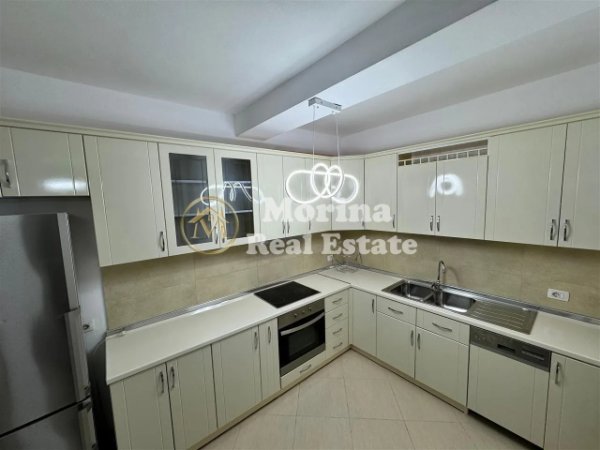 Tirane, jepet me qera apartament 3+1 Kati 5, 120 m² 1.000 € (Liqeni i Thate)