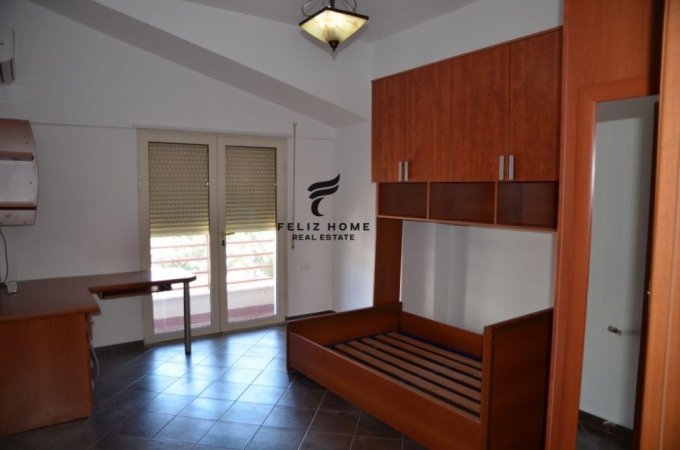 Tirane, jepet me qera apartament 4+1+Ballkon Kati 5, 210 m² 1.200 € (LIQEN THATE)