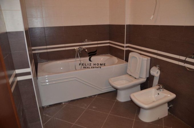 Tirane, jepet me qera apartament 4+1+Ballkon Kati 5, 210 m² 1.200 € (LIQEN THATE)