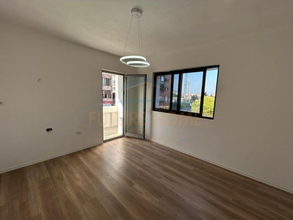 Durres, shitet apartament 2+1 Kati 2, 61 m² 81.000 € (Lagjia 5, Prane Stadiumit)