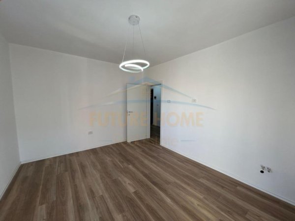 Durres, shitet apartament 2+1 Kati 2, 61 m² 81.000 € (Lagjia 5, Prane Stadiumit)