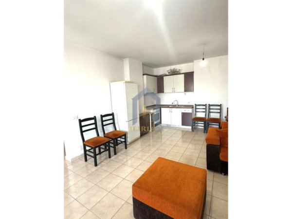 Tirane, jepet me qera apartament 1+1+Ballkon Kati 9, 71 m² 400 € 