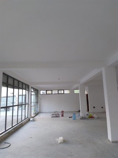 Tirane, jepet me qera ambjent biznesi Kati 0, 190 m² 2.000 € (KOPSHTI ZOOLOGJIK)