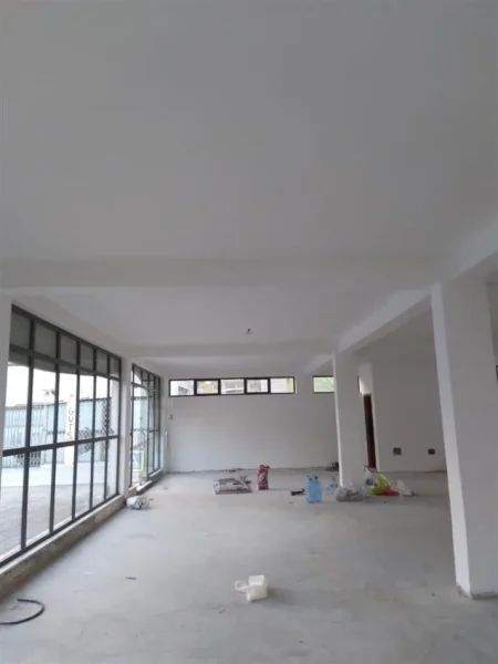 Tirane, jepet me qera ambjent biznesi Kati 0, 190 m² 2.000 € (KOPSHTI ZOOLOGJIK)