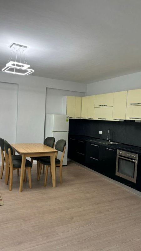 Tirane, jepet me qera 1+1+Ballkon , 65 m² 470 € (Rruga 5 Maji)