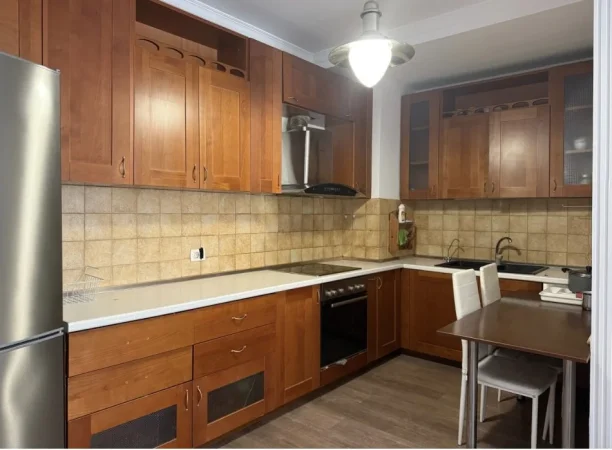 Tirane, shes KUZHINE 5 M LINEAR ME TE GJITHA PAJISJET