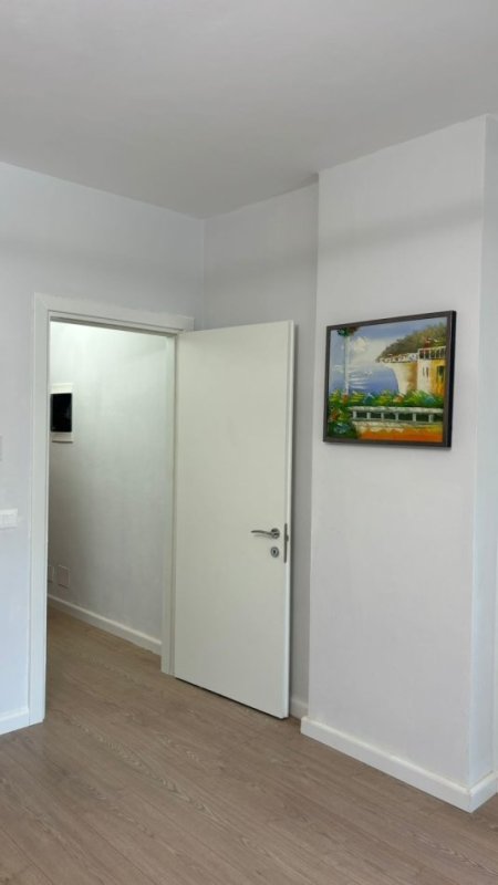 Tirane, jepet me qera 1+1+Ballkon , 65 m² 470 € (Rruga 5 Maji)