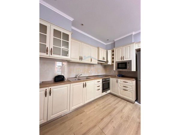 Tirane, jepet me qera apartament 2+1 Kati 3, 77 m² 650 € (Kompleksi Golden Park)