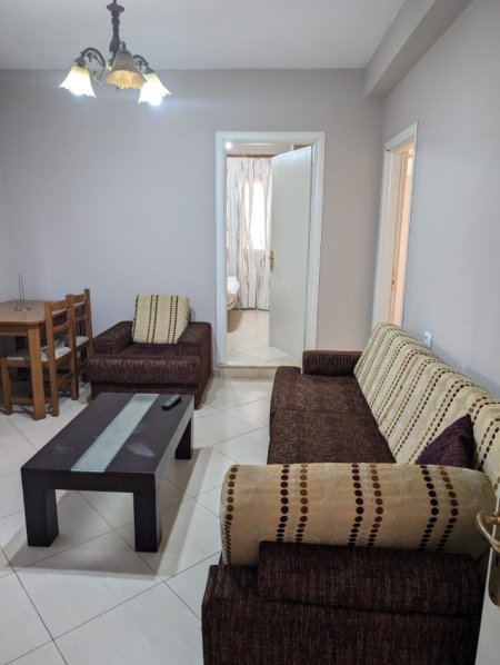EPET ME QERA HYRJE 2+1 TEK RRUGA ELBASANIT  450 € ( *JEPET ME QERA HYRJE 2+1 TEK RRUGA ELBASANIT 3 VËLLEZËRIT KONDI!*)