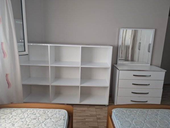 EPET ME QERA HYRJE 2+1 TEK RRUGA ELBASANIT  450 € ( *JEPET ME QERA HYRJE 2+1 TEK RRUGA ELBASANIT 3 VËLLEZËRIT KONDI!*)