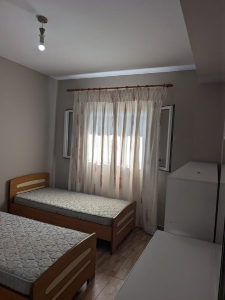EPET ME QERA HYRJE 2+1 TEK RRUGA ELBASANIT  450 € ( *JEPET ME QERA HYRJE 2+1 TEK RRUGA ELBASANIT 3 VËLLEZËRIT KONDI!*)
