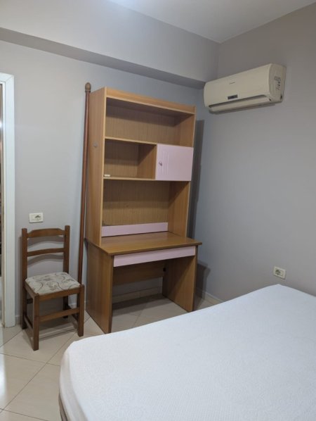 EPET ME QERA HYRJE 2+1 TEK RRUGA ELBASANIT  450 € ( *JEPET ME QERA HYRJE 2+1 TEK RRUGA ELBASANIT 3 VËLLEZËRIT KONDI!*)