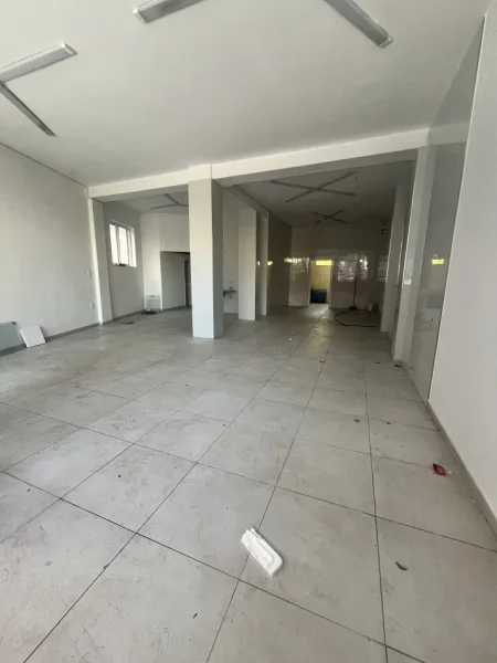 Tirane, jepet me qera ambjent biznesi Kati 0, 105 m² 800 € 