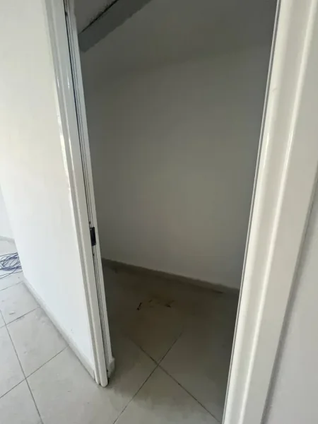 Tirane, jepet me qera ambjent biznesi Kati 0, 105 m² 800 € 