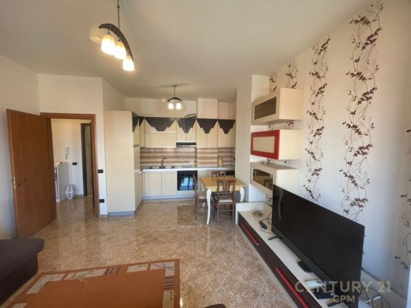Tirane, jepet me qera apartament 1+1 Kati 4, 72 m² 750 € (Rruga Hoxha Tasim)