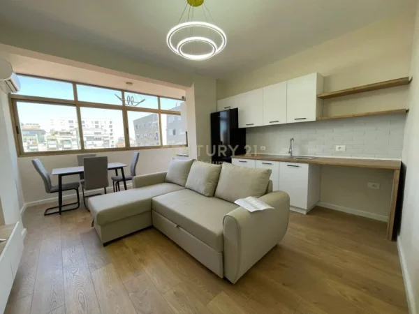 Tirane, jepet me qera apartament 2+1 Kati 2, 60 m² 650 € 