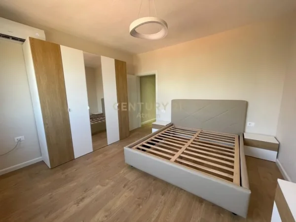 Tirane, jepet me qera apartament 2+1 Kati 2, 60 m² 650 € 