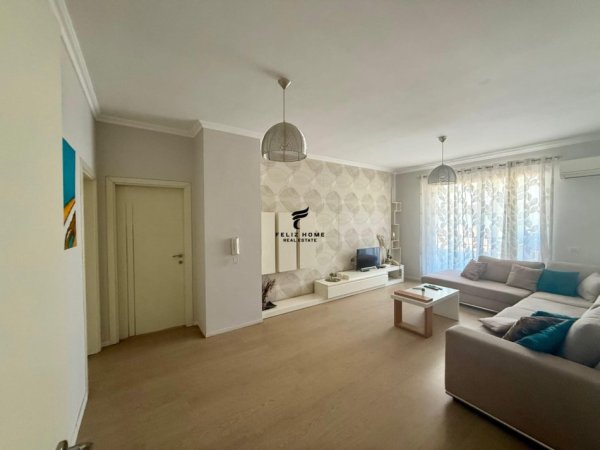 Tirane, jepet me qera apartament 3+1 Kati 8, 110 m² 600 € (ASTIR)